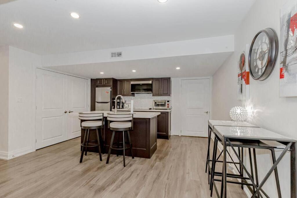 Luxury Basement Apartment In 오크빌 외부 사진