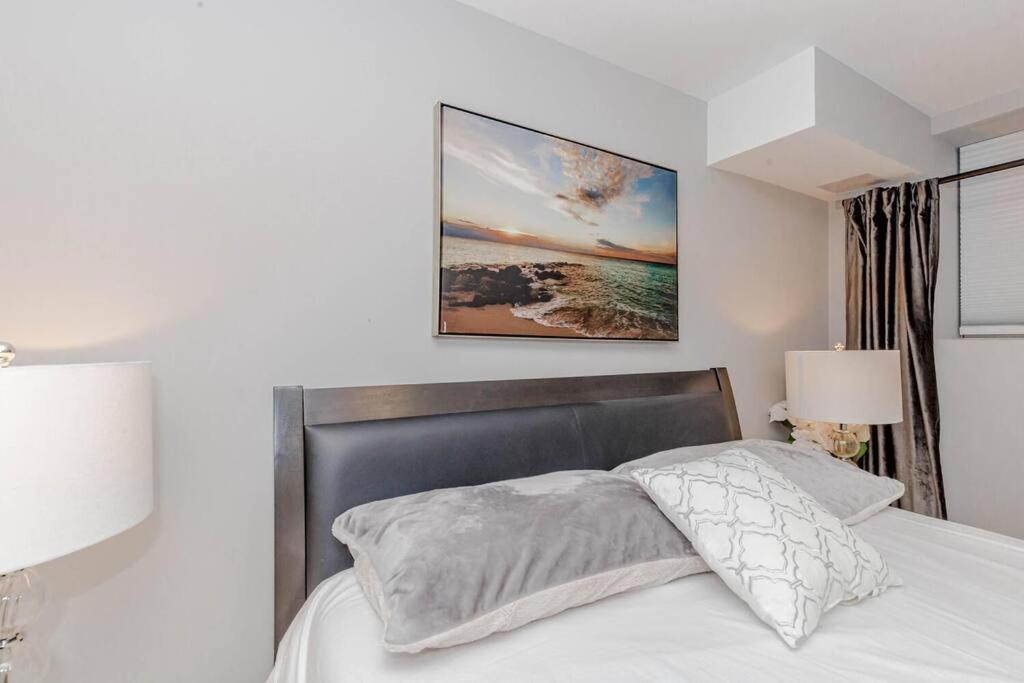 Luxury Basement Apartment In 오크빌 외부 사진