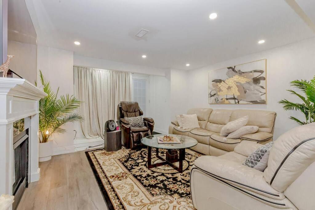 Luxury Basement Apartment In 오크빌 외부 사진