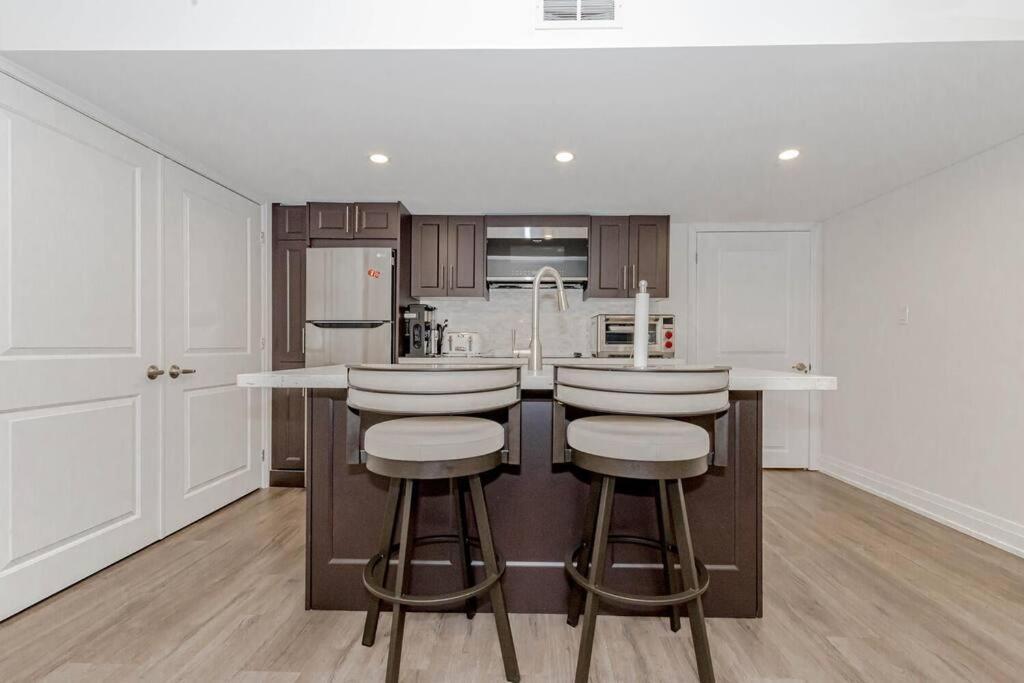 Luxury Basement Apartment In 오크빌 외부 사진
