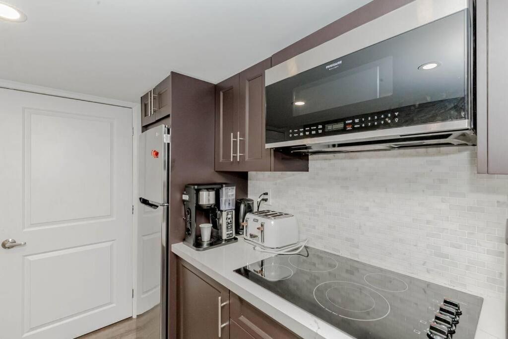 Luxury Basement Apartment In 오크빌 외부 사진