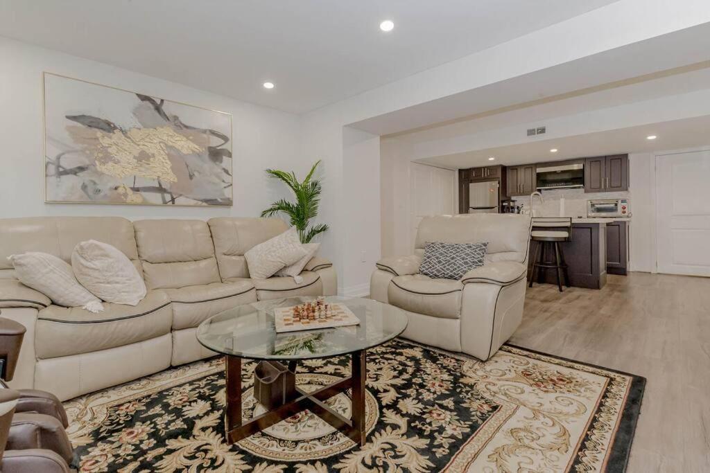 Luxury Basement Apartment In 오크빌 외부 사진